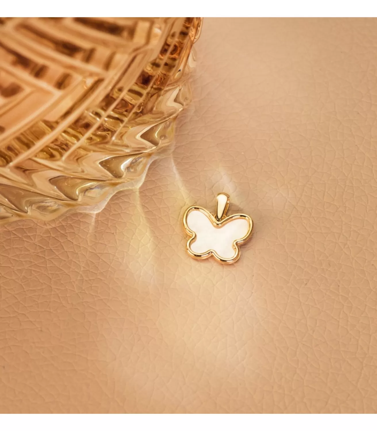 Colgante Mujer Mariposa Nacar Oro Amarillo 18 Ktes<Alda Joyeros Cheap