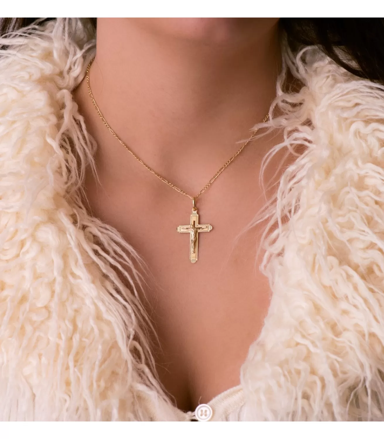 Cruz Calada Con Cristo Oro Amarillo 18 K<Alda Joyeros Shop