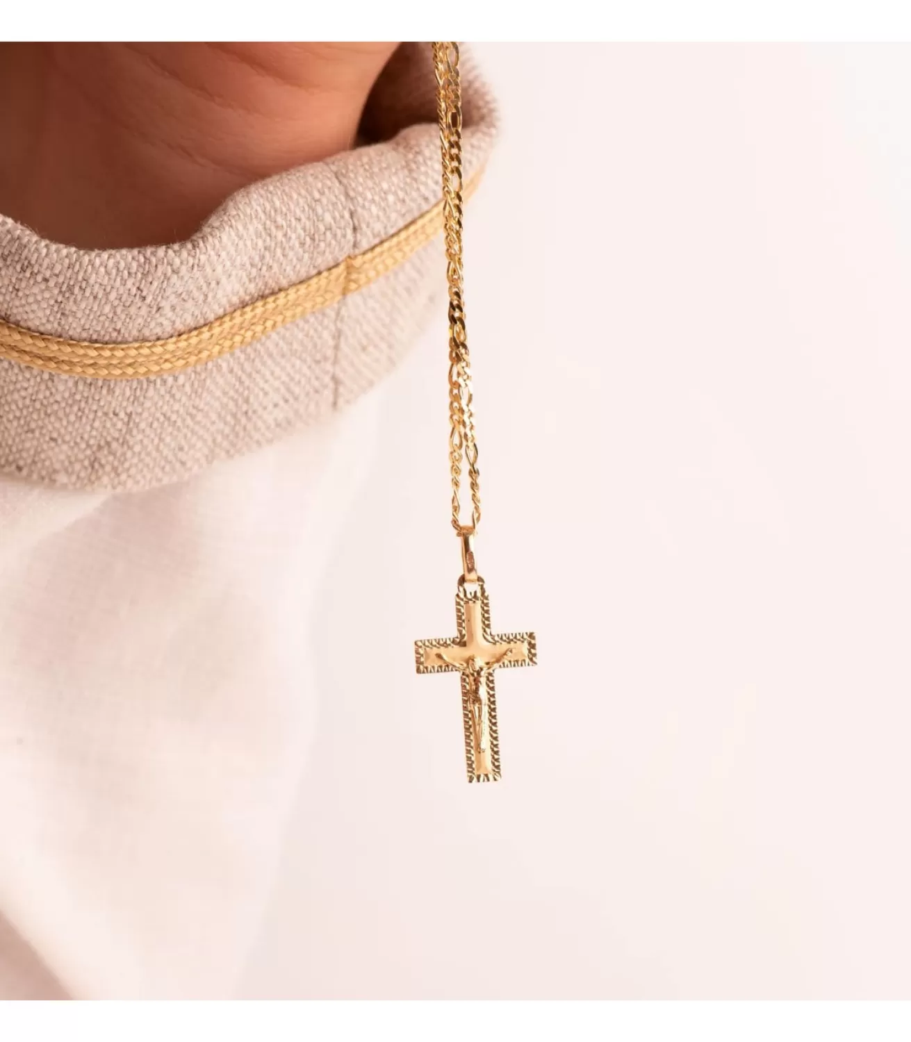 Cruz Con Cristo Oro 18K 23Mm Tallada<Alda Joyeros Sale