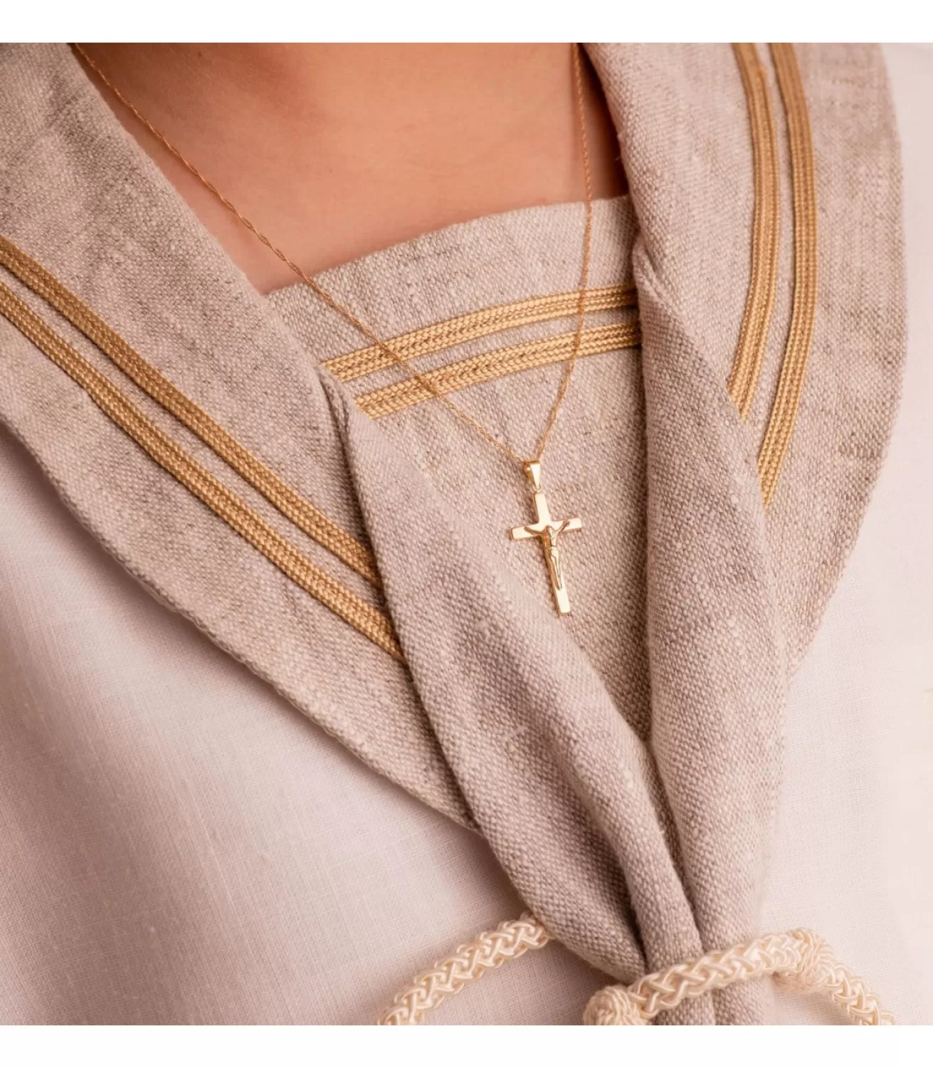 Cruz Cristo Tallada 18 Ktes<Alda Joyeros Outlet