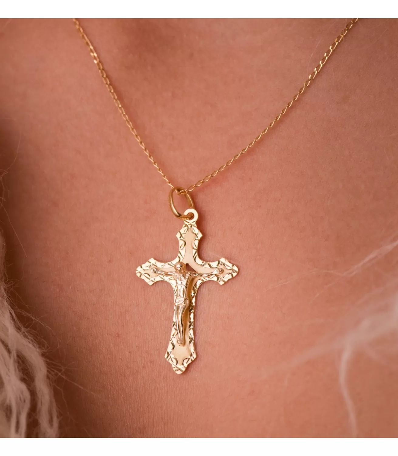Cruz Gotica Cristo Tallada Oro 18K 35Mm<Alda Joyeros Outlet