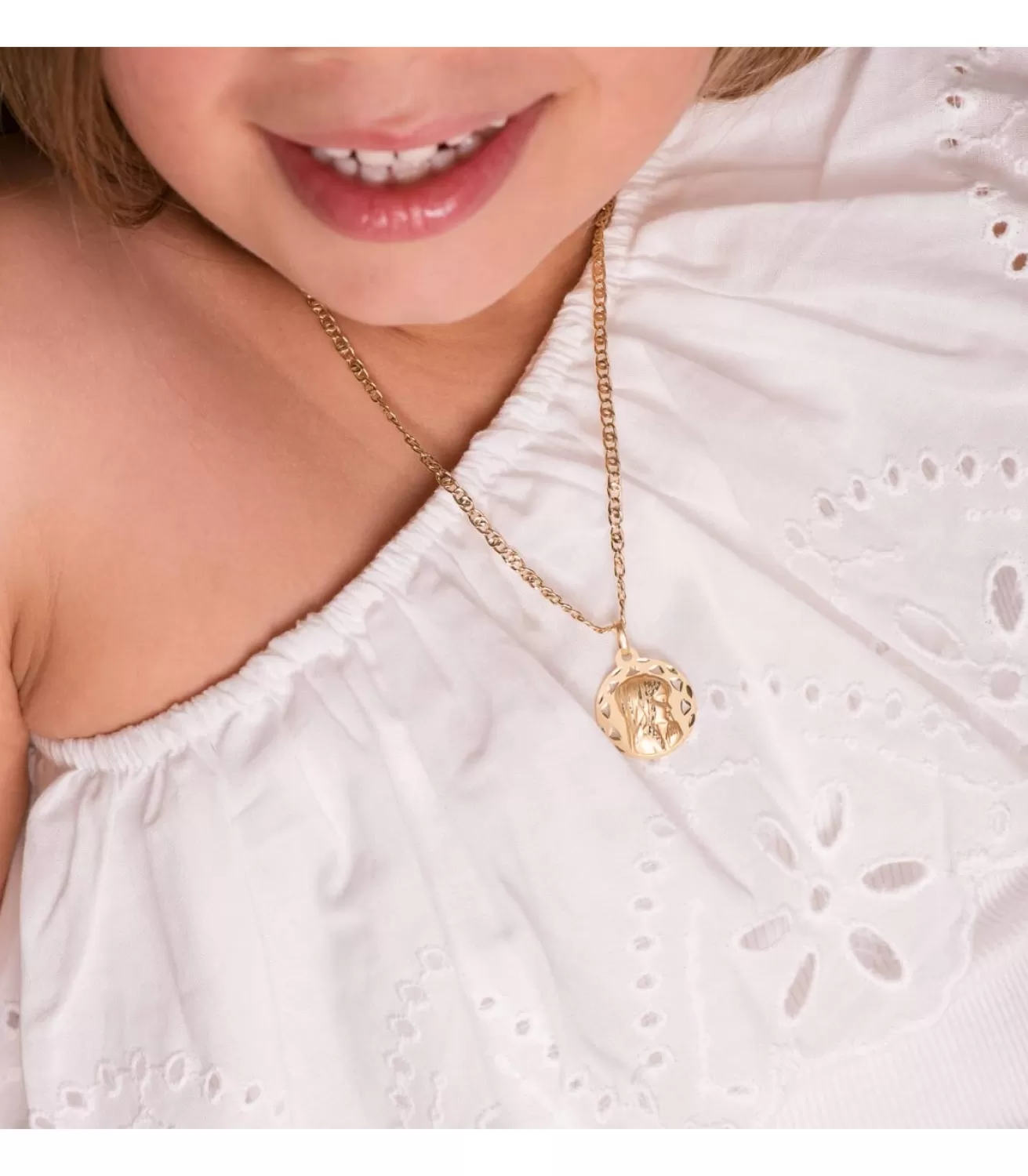 Medalla Calada 18K Virgen Niña Tallada 18Mm<Alda Joyeros Best Sale
