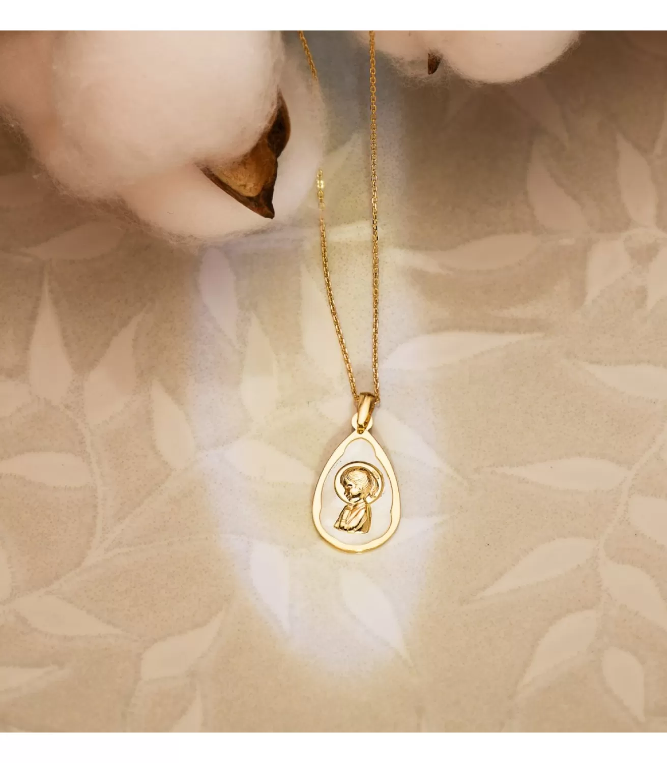 Medalla Comunion Nacar Oro 18K Virgen Niña Gota<Alda Joyeros Online