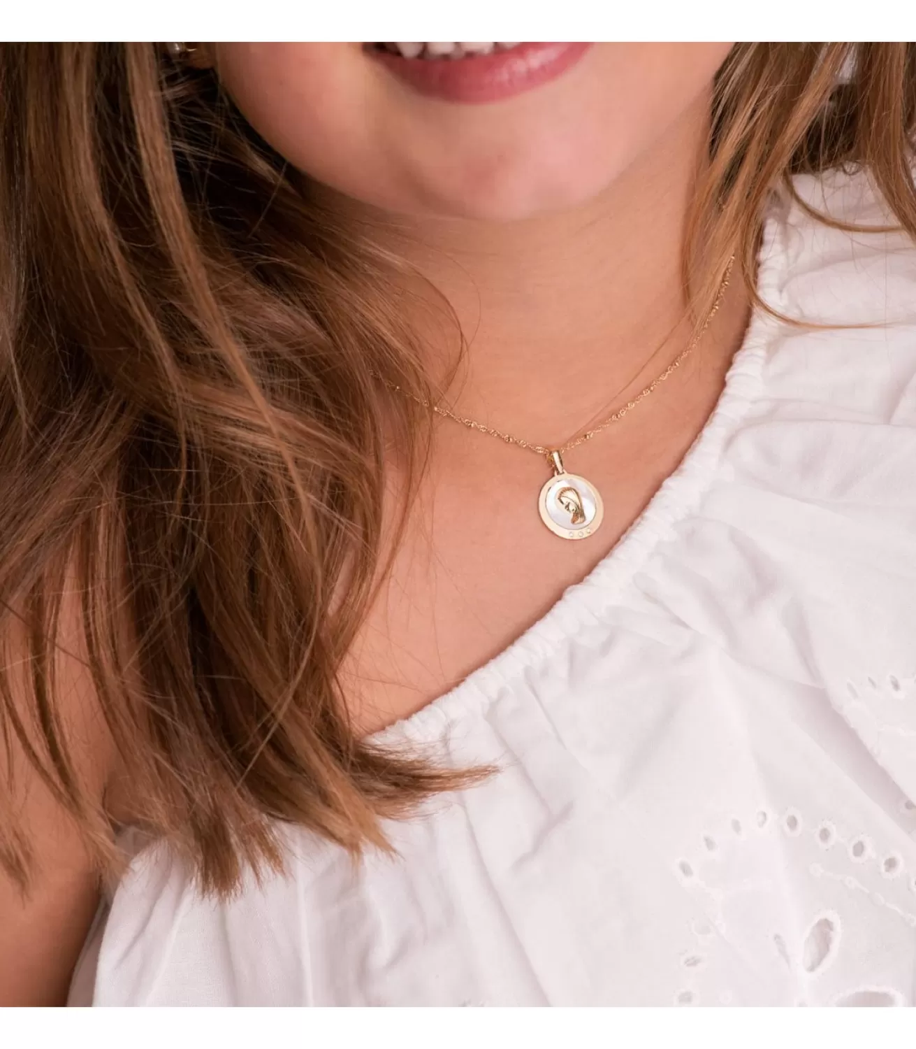 Medalla Comunion Oro 18K Virgen Niña Nacar<Alda Joyeros Fashion