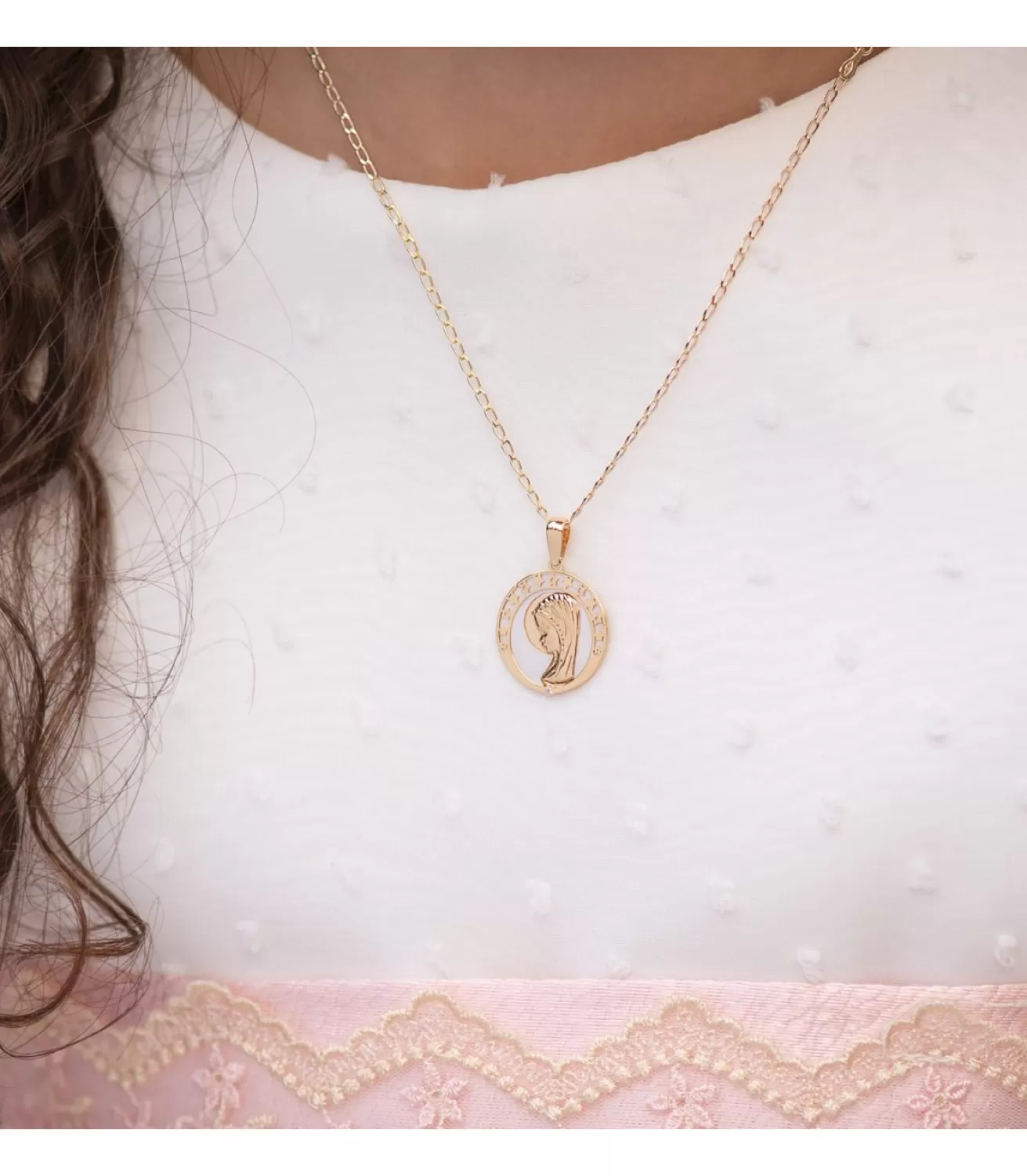 Medalla Comunion Oro 18K Virgen Niña Nacar Estrellas<Alda Joyeros Store