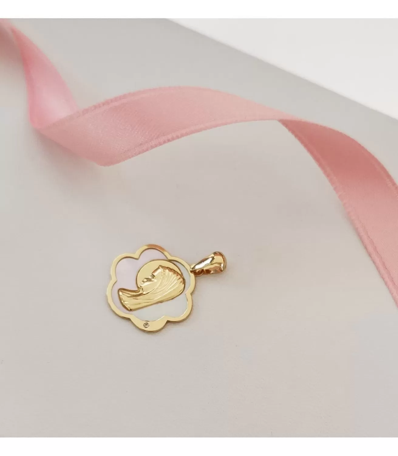 Medalla Comunion Oro 18K Virgen Niña Nacar Flor<Alda Joyeros Clearance