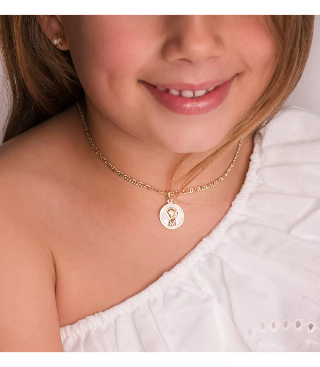 Medalla Nacar Virgen Niña Oro 18K 15 Mm<Alda Joyeros Outlet