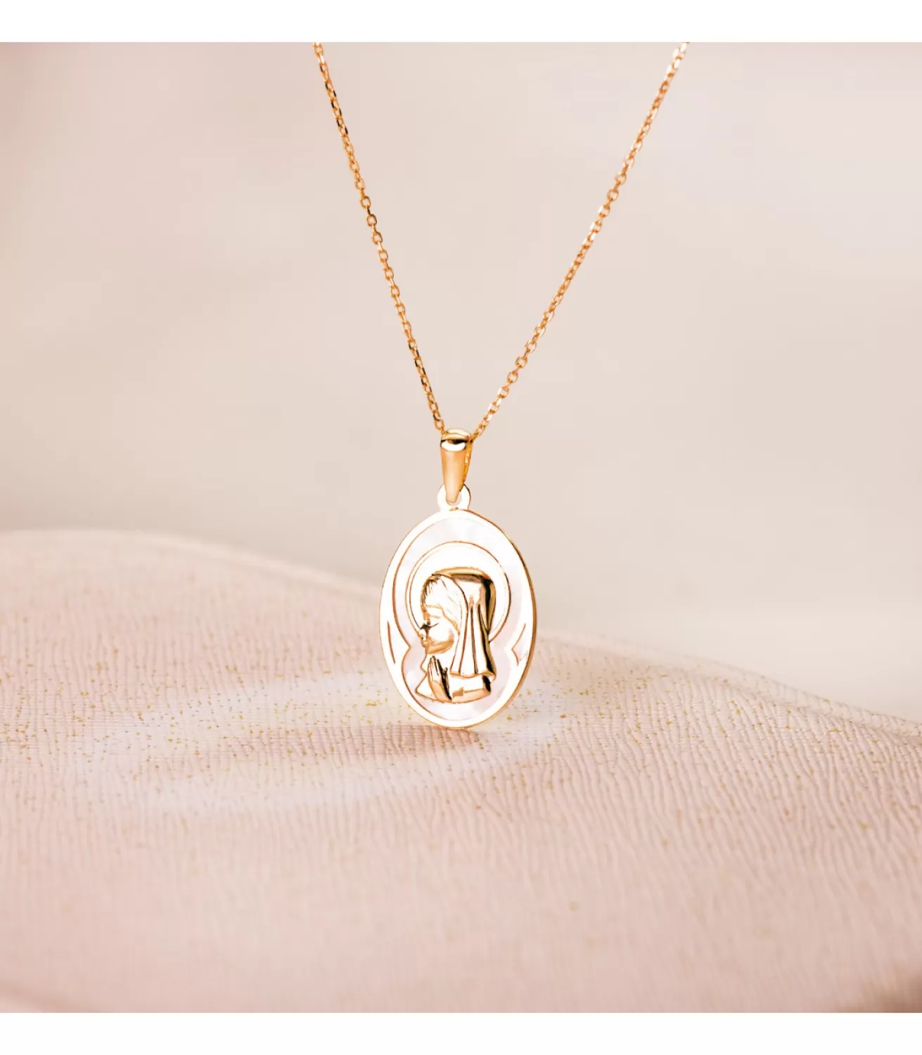 Medalla Nacar Virgen Niña Oval Oro 18 K 21 Mm<Alda Joyeros Clearance