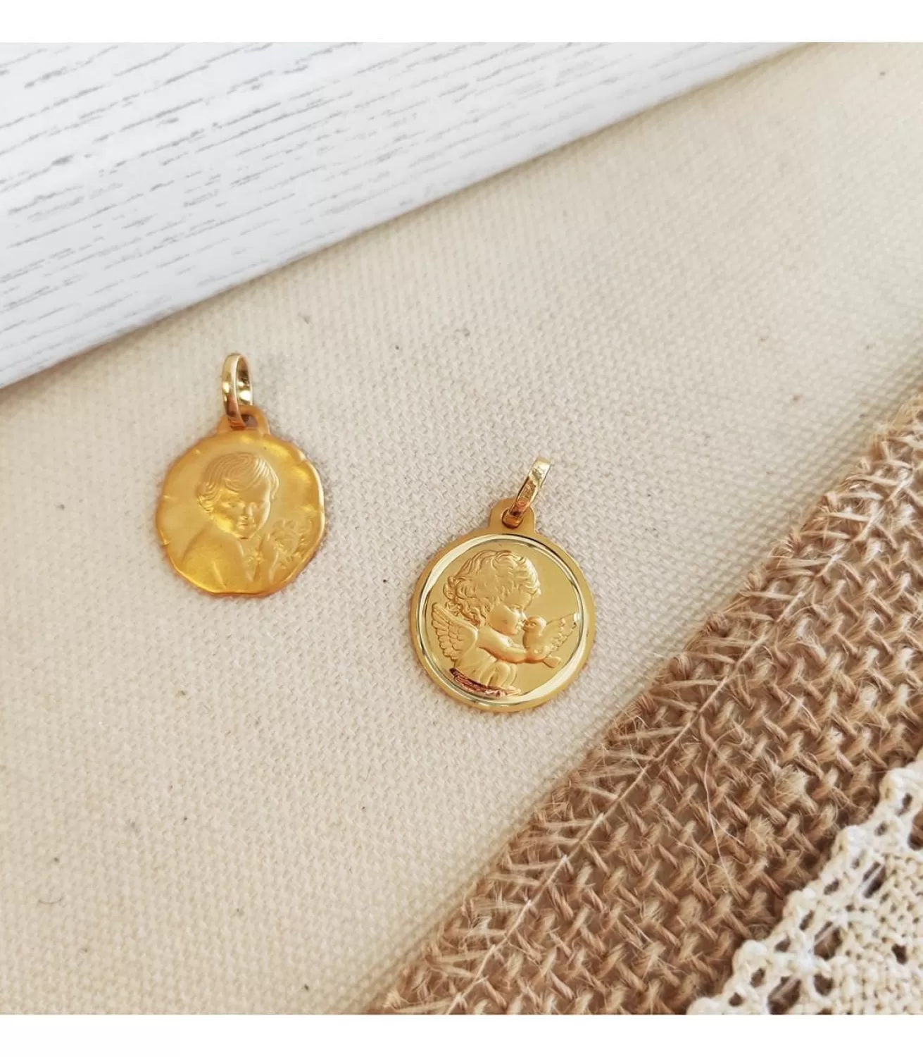 Medalla Ángel Y Pajaro Oro Amarillo 18K 16Mm Bisel<Alda Joyeros Online
