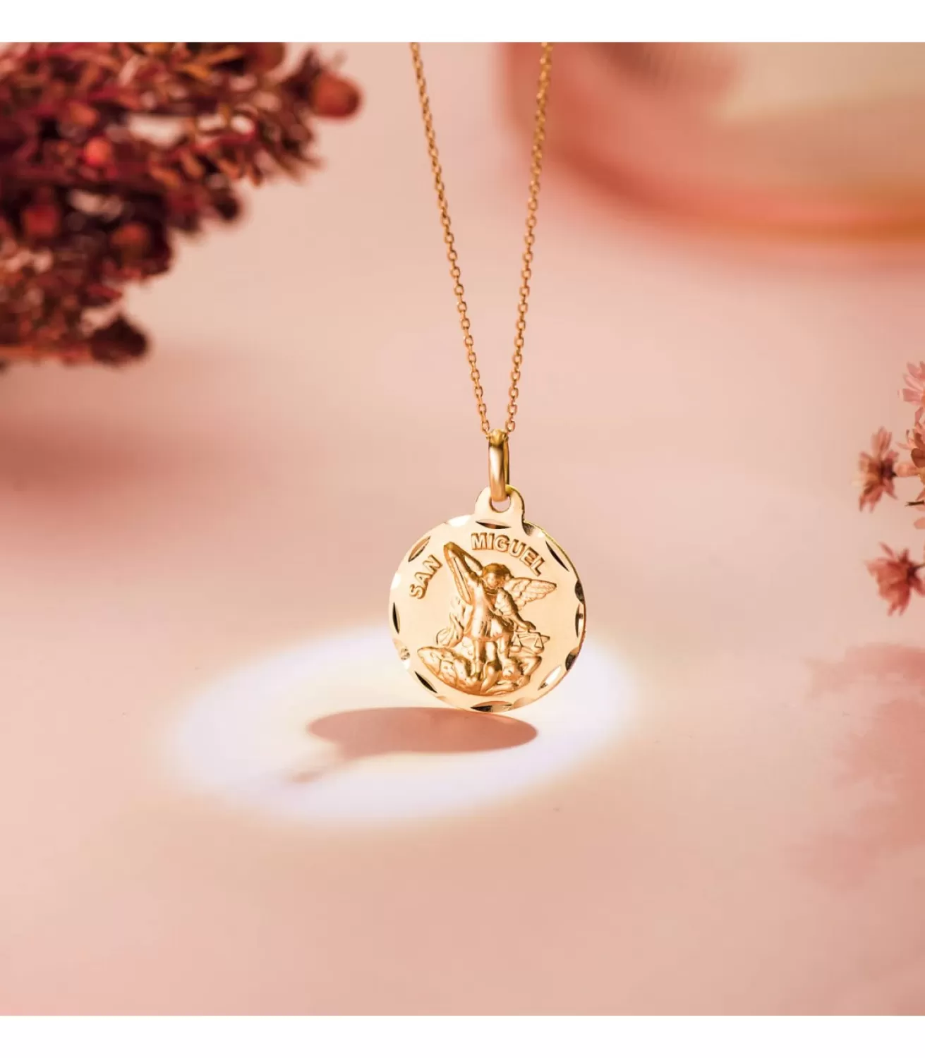 Medalla San Miguel Tallada Oro 18K 18Mm<Alda Joyeros Flash Sale