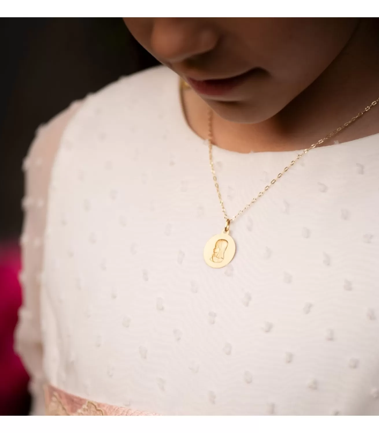 Medalla Virgen Niña Oro 18K 16Mm Mate Oracion<Alda Joyeros Online