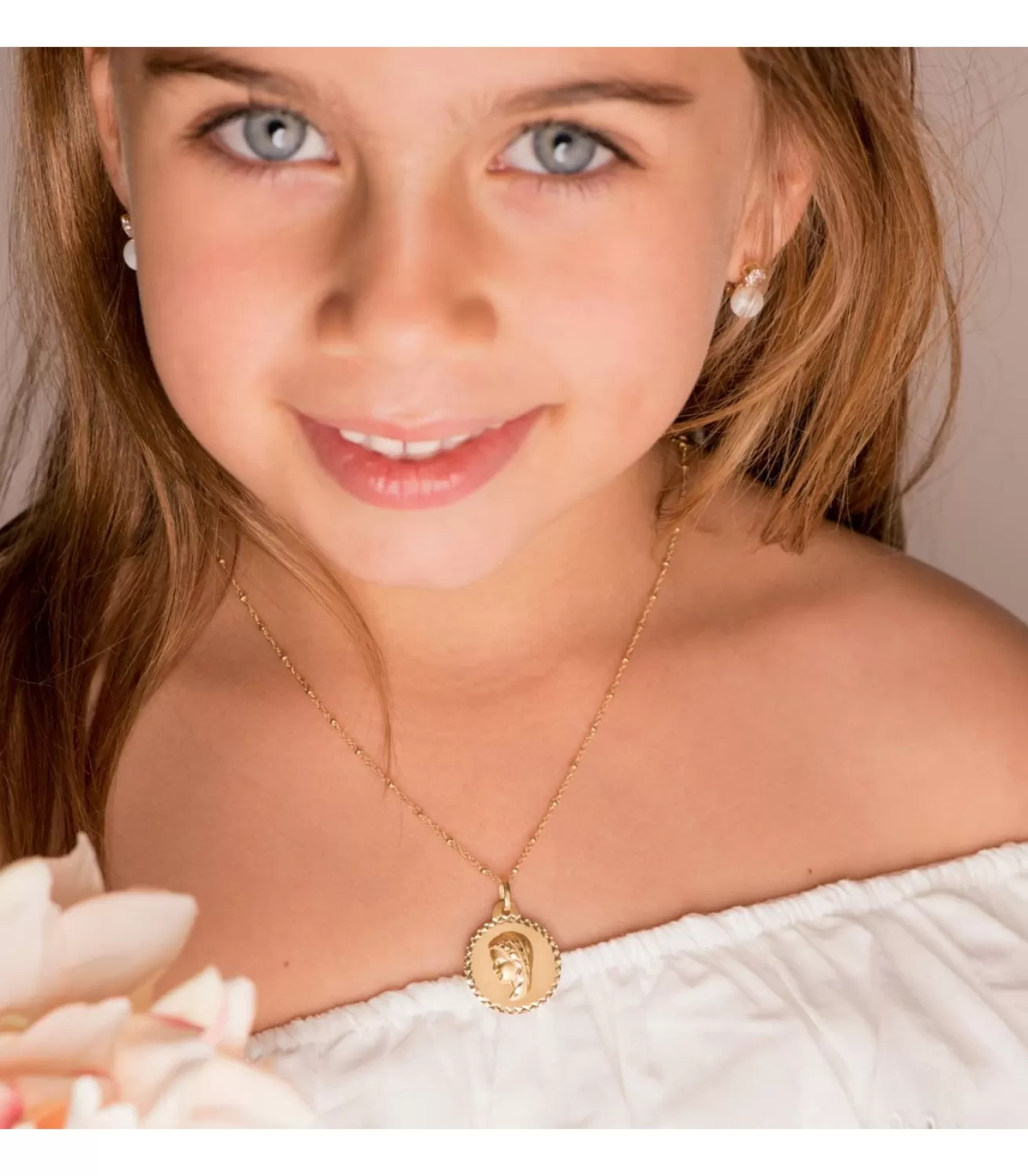 Medalla Virgen Niña Talla Oro Amarillo 18 K 20 Mm<Alda Joyeros Store