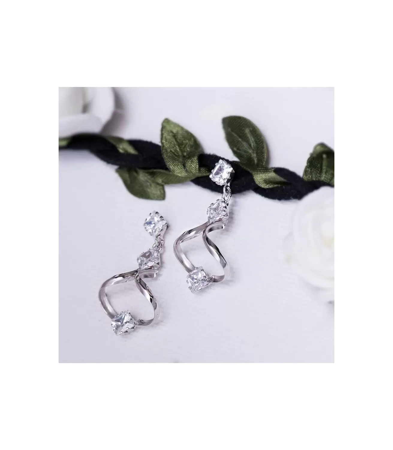 Pendientes Oro Blanco 18 Ktes Largos Tirabuzon. Valence<Alda Joyeros Shop