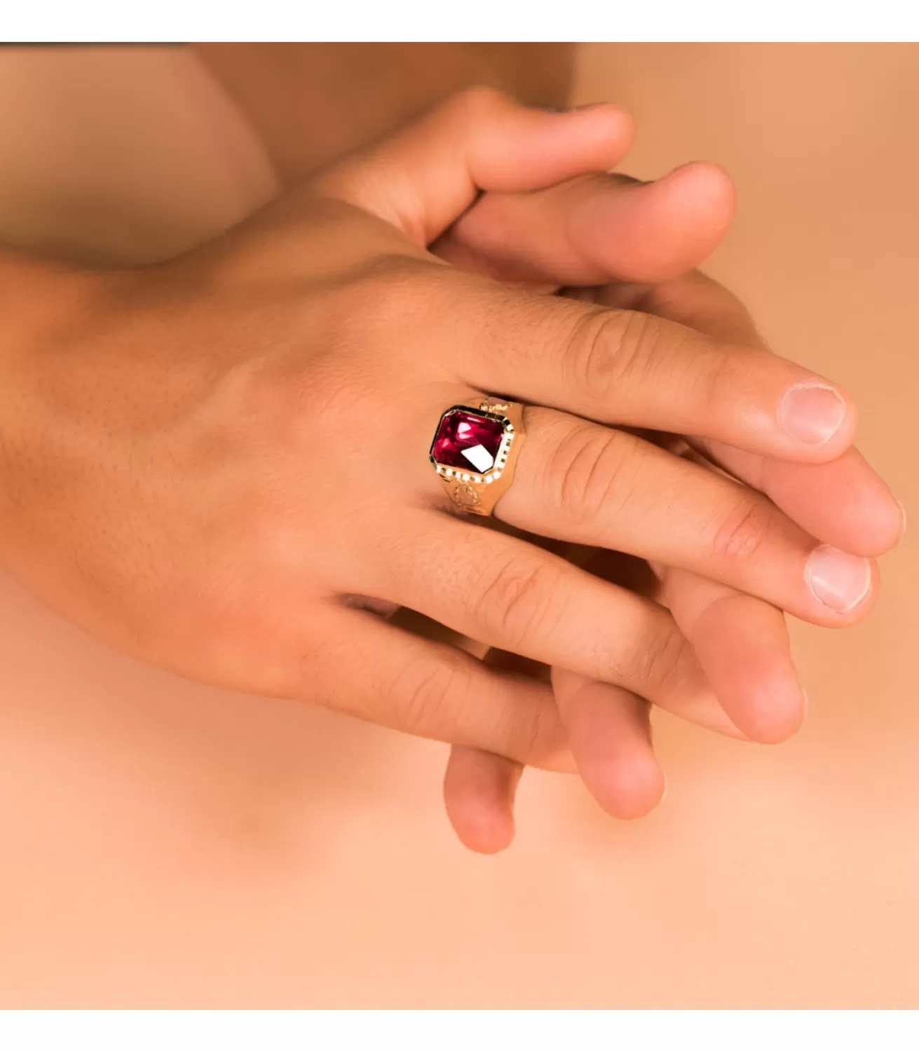 Sello Oro Hombre Escudo 18K Spinel Rojo<Alda Joyeros Fashion